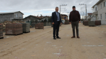 ÖZGÜRLÜK CADDESİ KİLİTLİ BETON PARKE TAŞ YAPIM,ONARIM,BETON BORDÜR DİZİM İŞİNDE SONA YAKLAŞILDI.