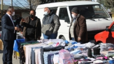 BAŞKAN KOŞDEMİR YENİ NORMALLEŞME SÜRECİNDE PAZARCI ESNAFINI ZİYARET ETTİ.