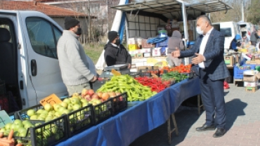 BAŞKAN KOŞDEMİR YENİ NORMALLEŞME SÜRECİNDE PAZARCI ESNAFINI ZİYARET ETTİ.