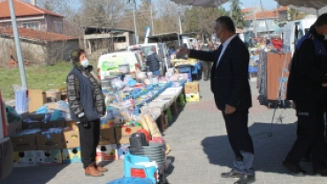 BAŞKAN KOŞDEMİR YENİ NORMALLEŞME SÜRECİNDE PAZARCI ESNAFINI ZİYARET ETTİ.
