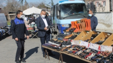 BAŞKAN KOŞDEMİR YENİ NORMALLEŞME SÜRECİNDE PAZARCI ESNAFINI ZİYARET ETTİ.