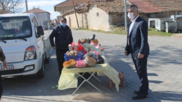 BAŞKAN KOŞDEMİR YENİ NORMALLEŞME SÜRECİNDE PAZARCI ESNAFINI ZİYARET ETTİ.