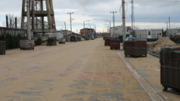 ÖZGÜRLÜK CADDESİ KİLİTLİ BETON PARKE TAŞ YAPIM,ONARIM,BETON BORDÜR DİZİM İŞİNDE SONA YAKLAŞILDI.