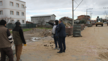 ÖZGÜRLÜK CADDESİ KİLİTLİ BETON PARKE TAŞ YAPIM,ONARIM,BETON BORDÜR DİZİM İŞİNDE SONA YAKLAŞILDI.